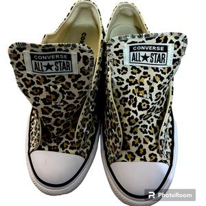 Converse all star girls cheetah print EUC size 2